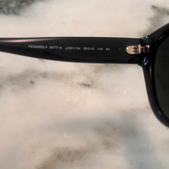 Chanel sunglasses with hearts on sides - Picture 8 of 8